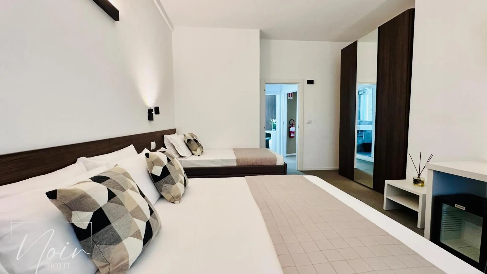 Hotel Noir - Free Breakfast & Brunch Until 13-00 - Vicinissimi A Mirabilandia Milano Marittima 4*,