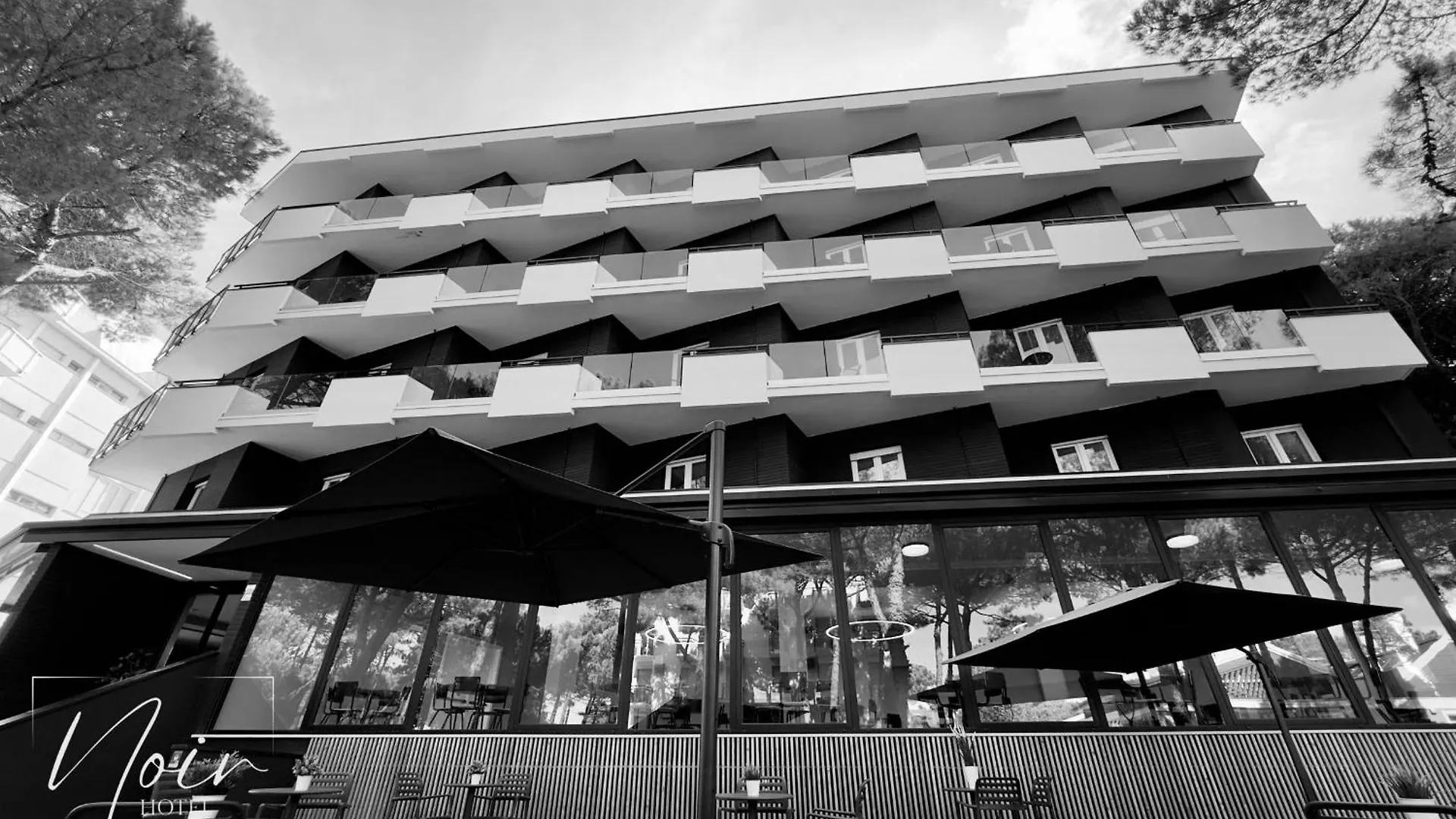 Hotel Noir - Free Breakfast & Brunch Until 13-00 - Vicinissimi A Mirabilandia Milano Marittima Italy